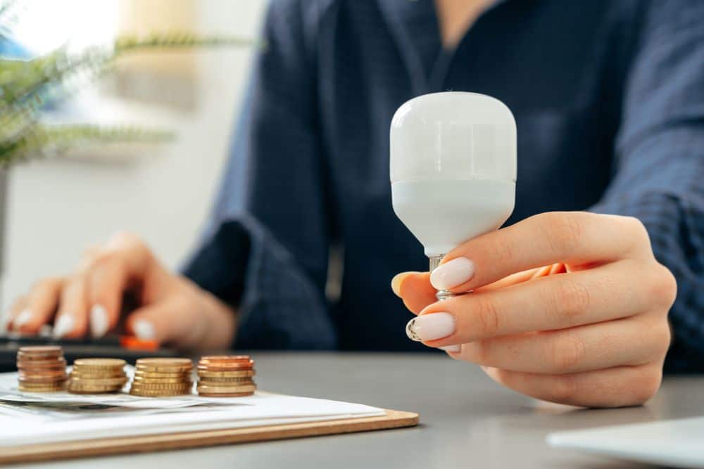 3 tips para reducir la factura de la luz en tu negocio - Cashlogy